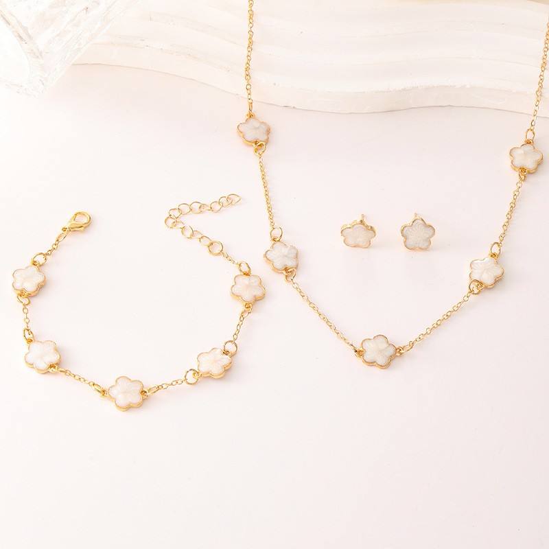 Elegant Gold Flower Jewelry Set