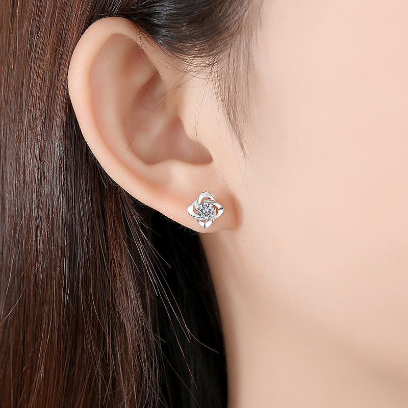 Delicate Four-Leaf Clover Studs in 925 Sterling Silver